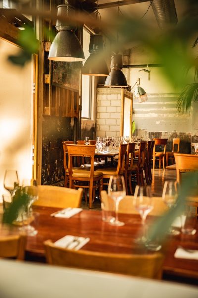 amboss-rampe-restaurant-table-setting-for-reservation Groß